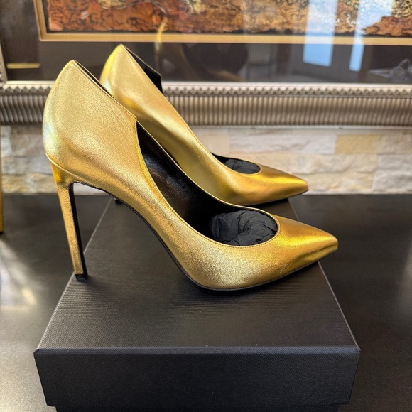 Yves Saint Laurent Brand New Never Worn Gold Metallic Pumps Sz 38